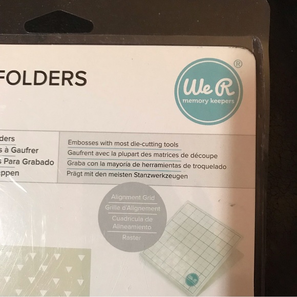 We r memory keepers 2 pk 6" x 6" embossing folders - triangle - Picture 4 of 4